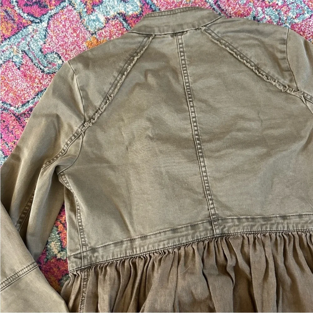 Free People | Women’s Olive Green Ruffle Hem Utility Jacket Button Accents Sz XS